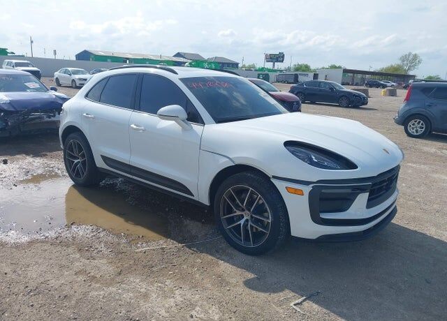 2023 PORSCHE Macan