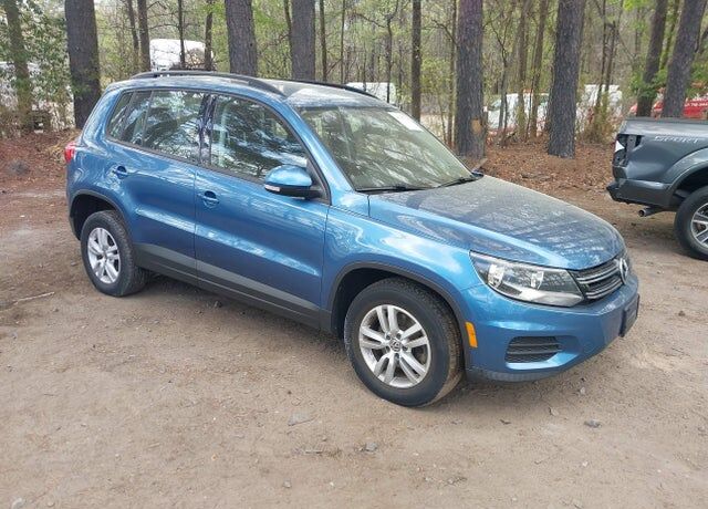 2017 VOLKSWAGEN Tiguan