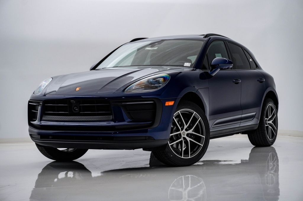 2026 PORSCHE Macan