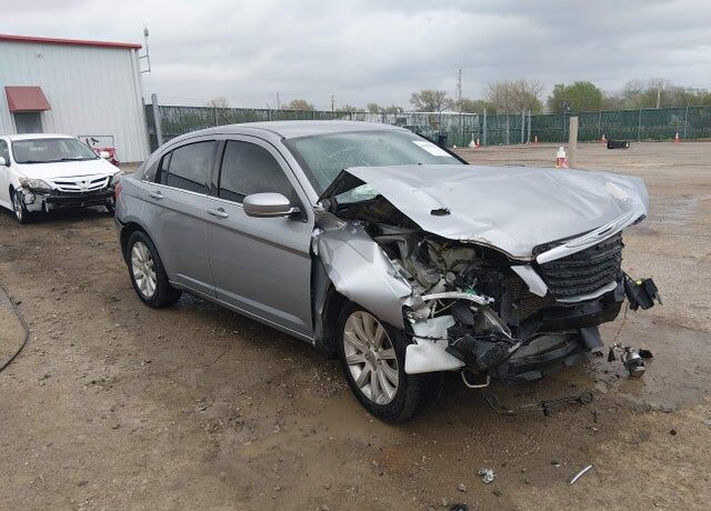 2013 CHRYSLER 200