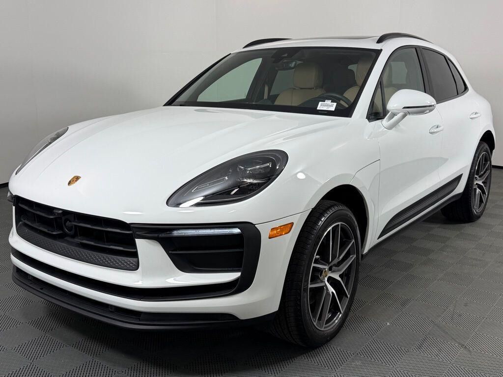 2026 PORSCHE Macan