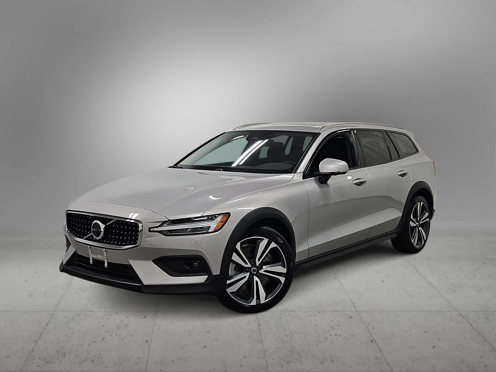 2025 VOLVO V60CC