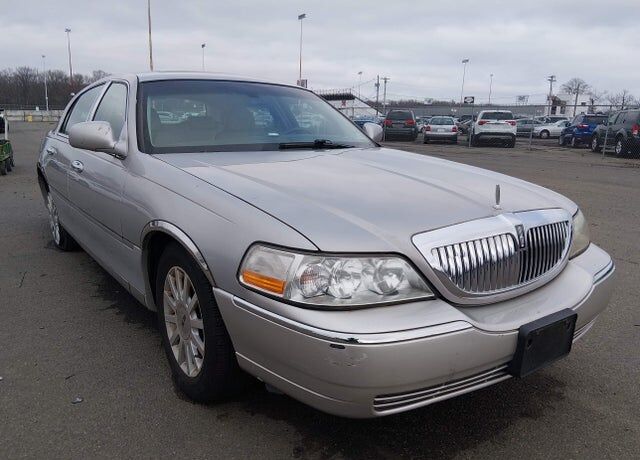 2006 LINCOLN Town Car
