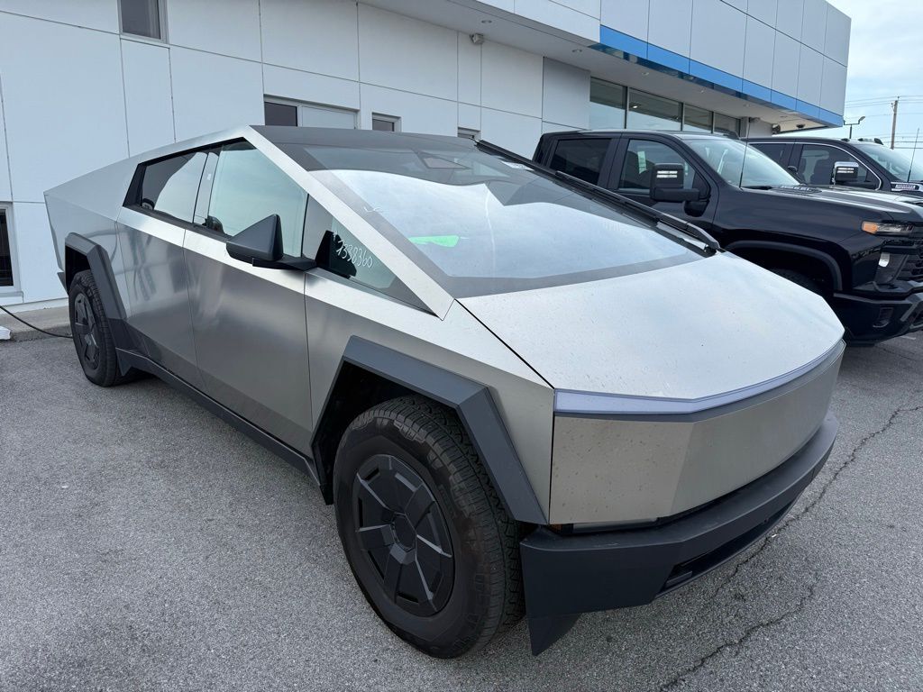 2025 TESLA Cybertruck