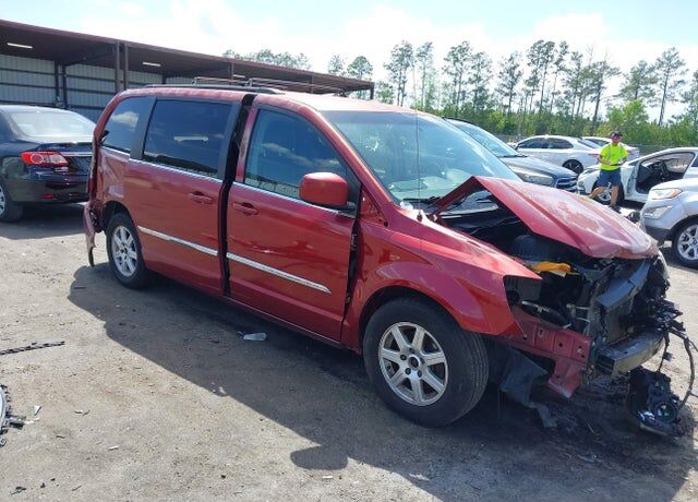 2013 CHRYSLER Town and Country