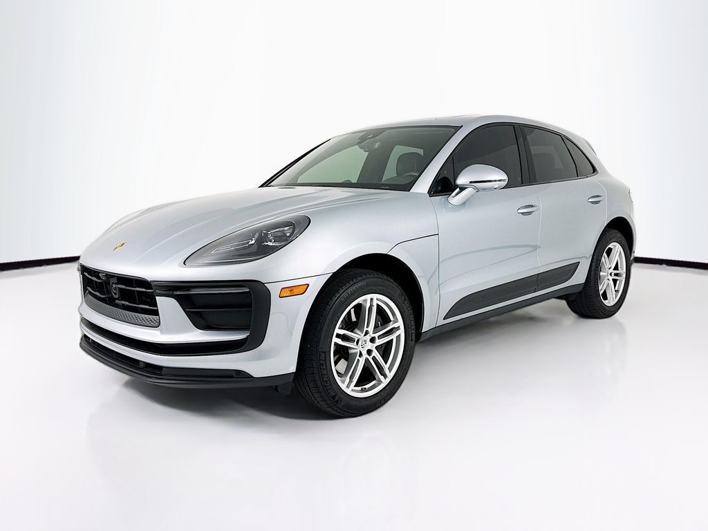 2025 PORSCHE Macan