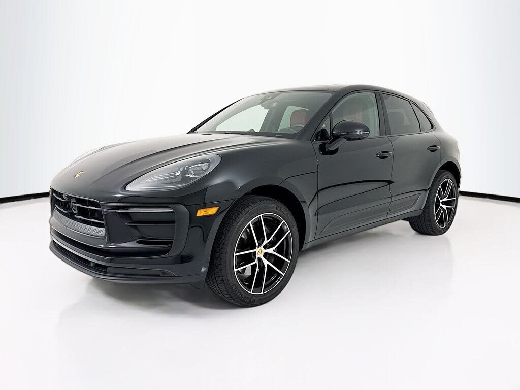 2025 PORSCHE Macan