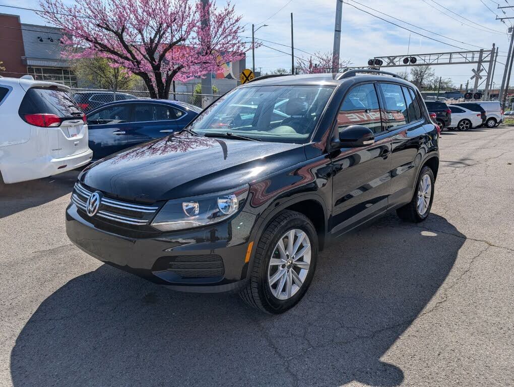 2017 VOLKSWAGEN Tiguan