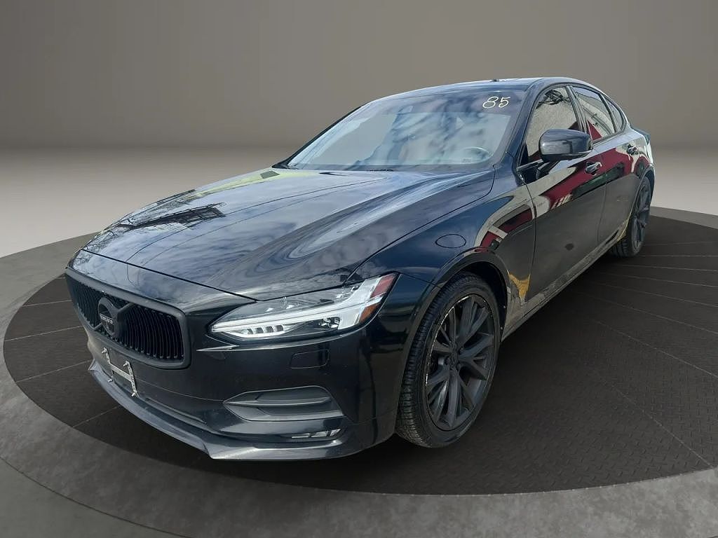 2017 VOLVO S90