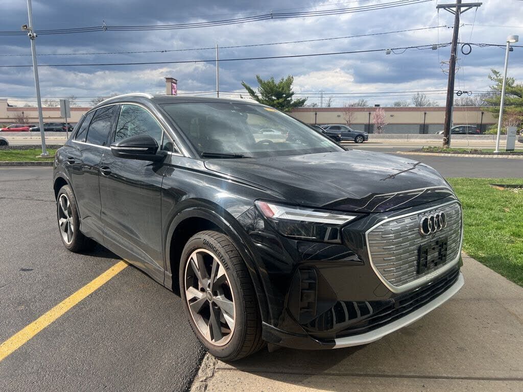 2022 AUDI Q4