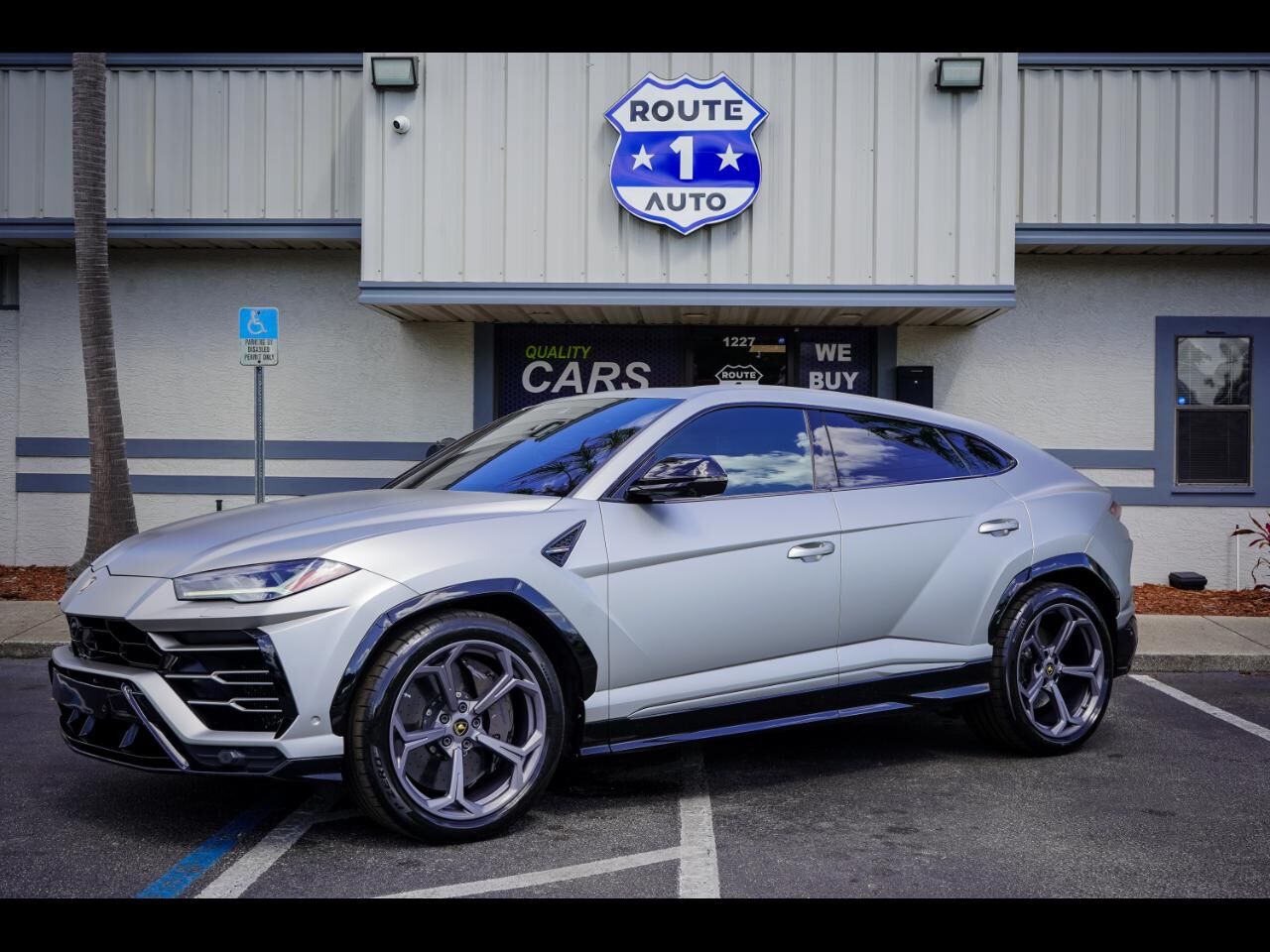 2019 LAMBORGHINI URUS