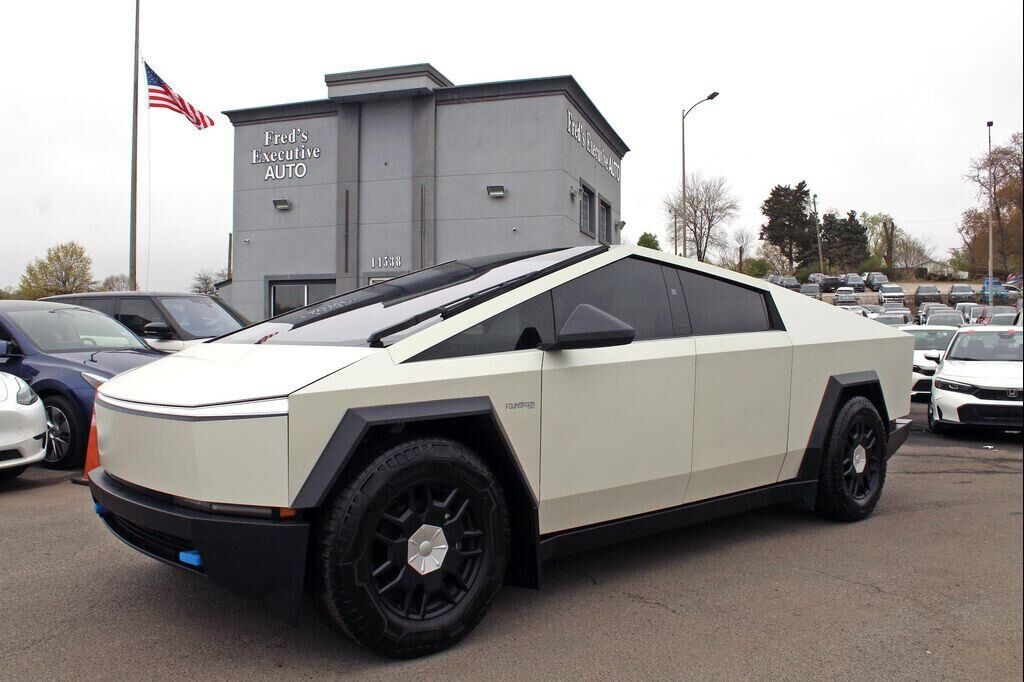 2024 TESLA Cybertruck