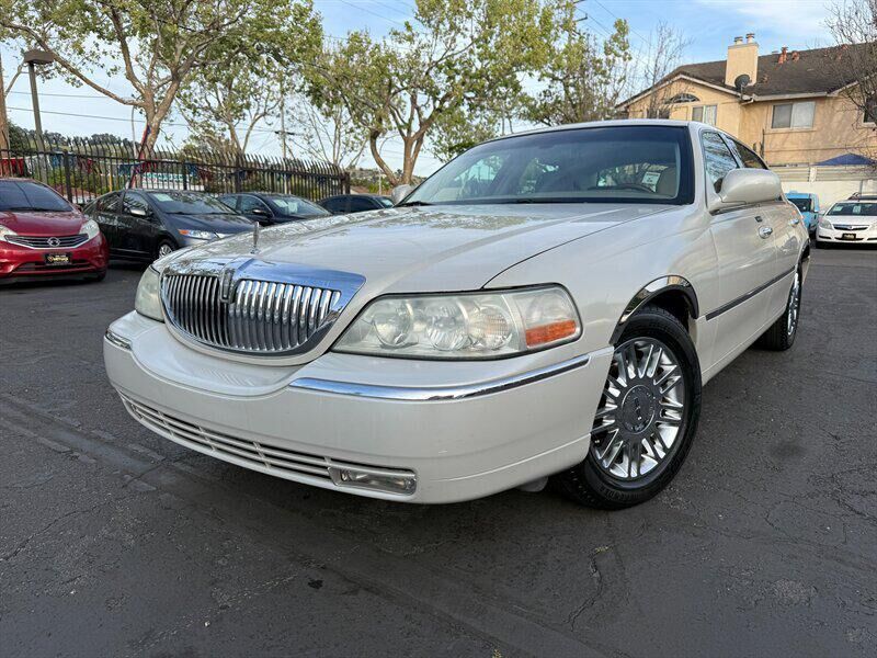 2007 LINCOLN Town Car
