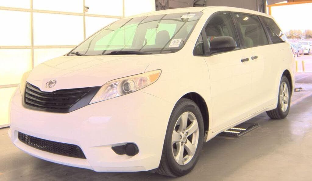 2017 TOYOTA Sienna