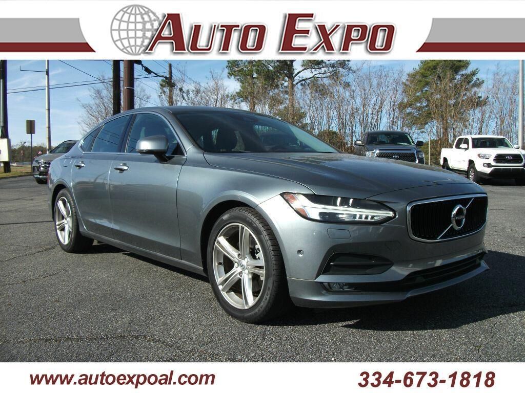 2017 VOLVO S90