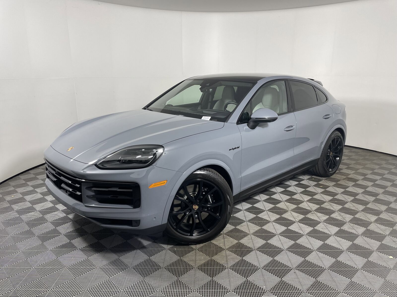 2025 PORSCHE Cayenne