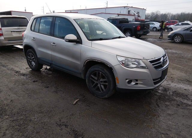 2011 VOLKSWAGEN Tiguan