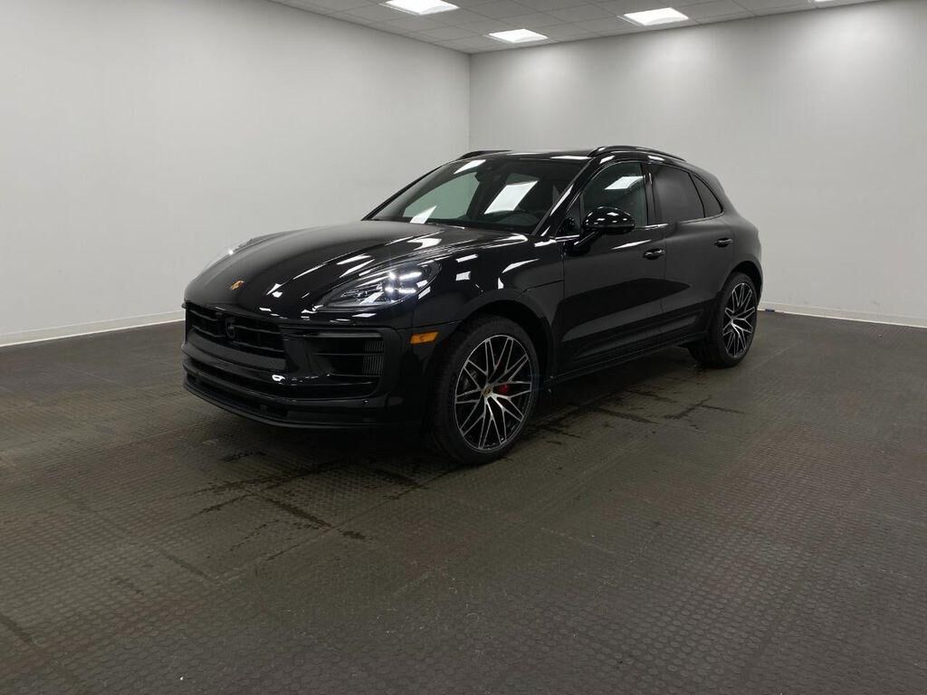 2026 PORSCHE Macan