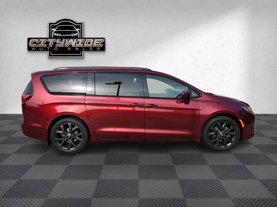 2019 CHRYSLER Pacifica