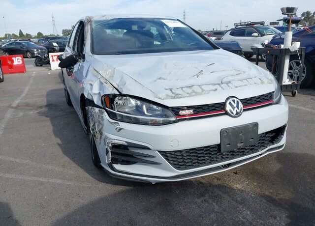 2019 VOLKSWAGEN Golf GTI
