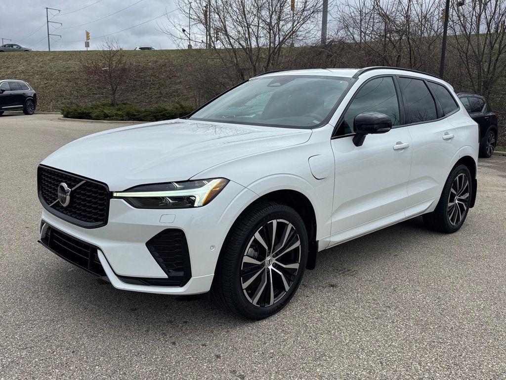 2023 VOLVO XC60