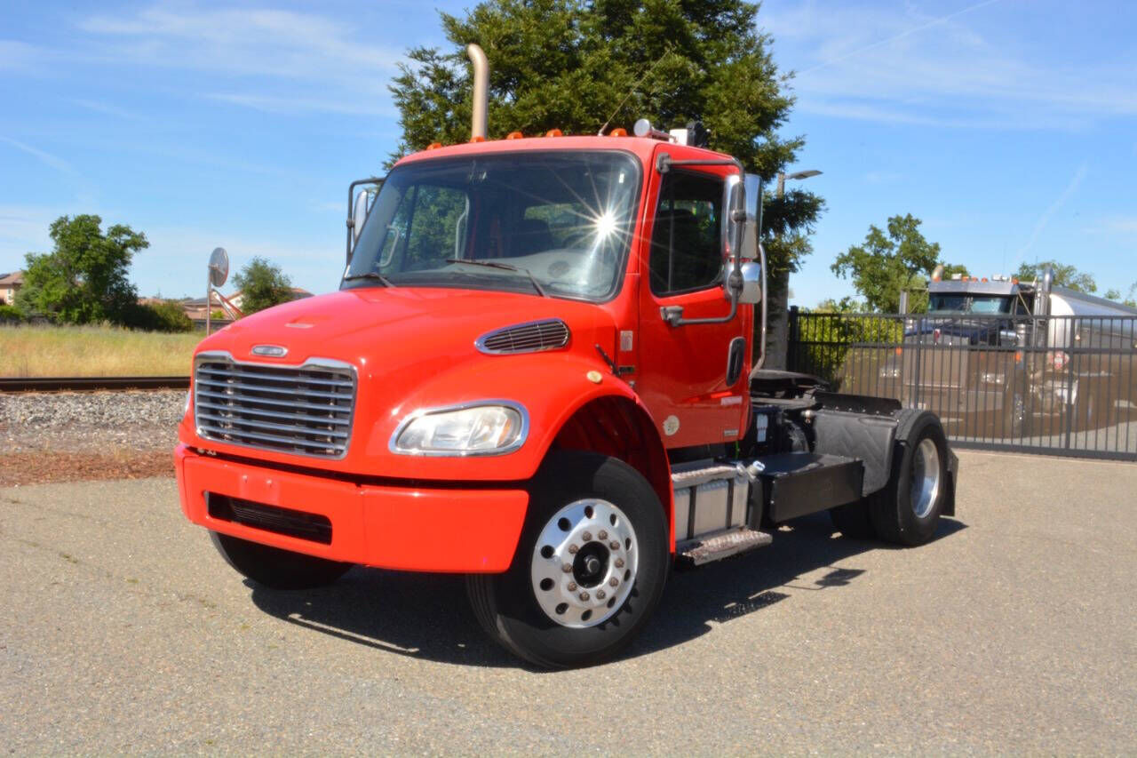 2012 FREIGHTLINER M2