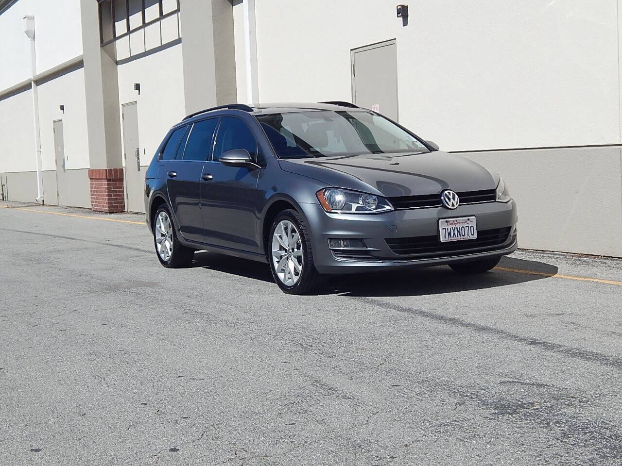 2017 VOLKSWAGEN Golf SportWagen