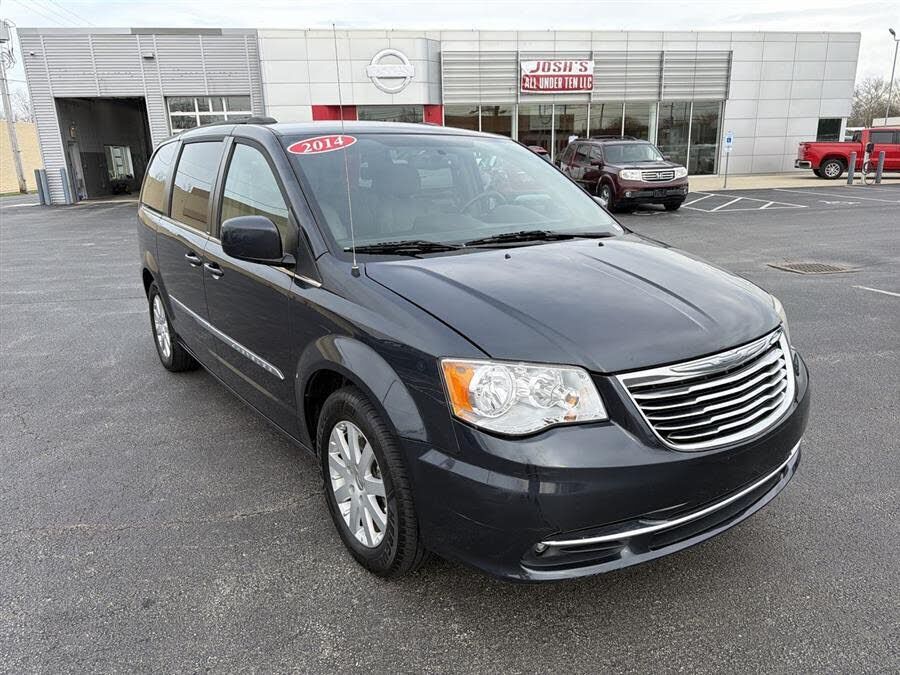 2014 CHRYSLER Town and Country