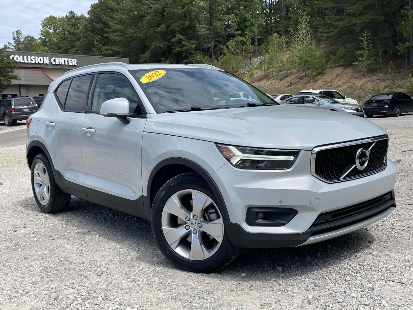 2022 VOLVO XC40