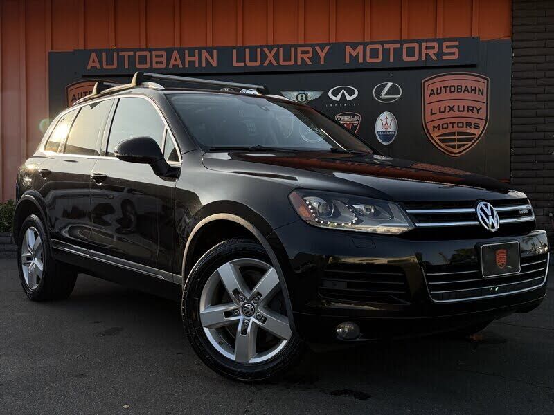 2012 VOLKSWAGEN Touareg