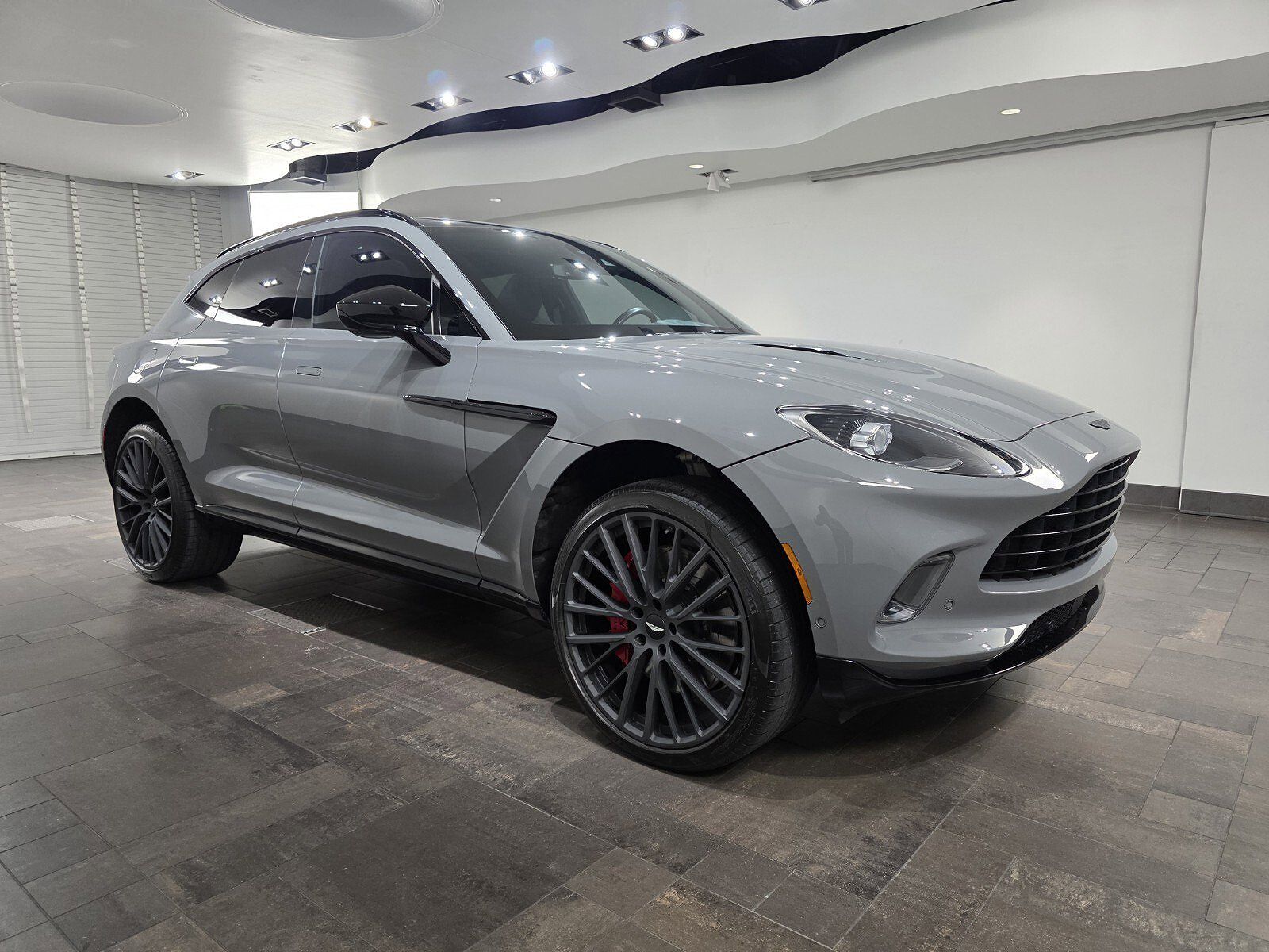 2023 ASTON MARTIN DBX