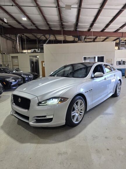2017 JAGUAR XJ