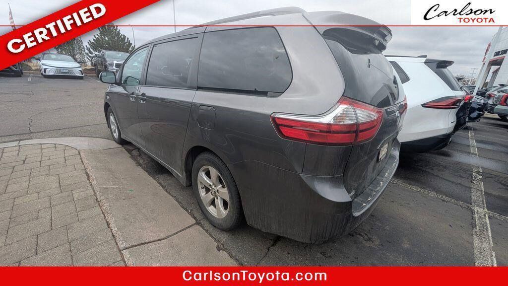 2018 TOYOTA Sienna