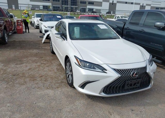 2020 LEXUS ES
