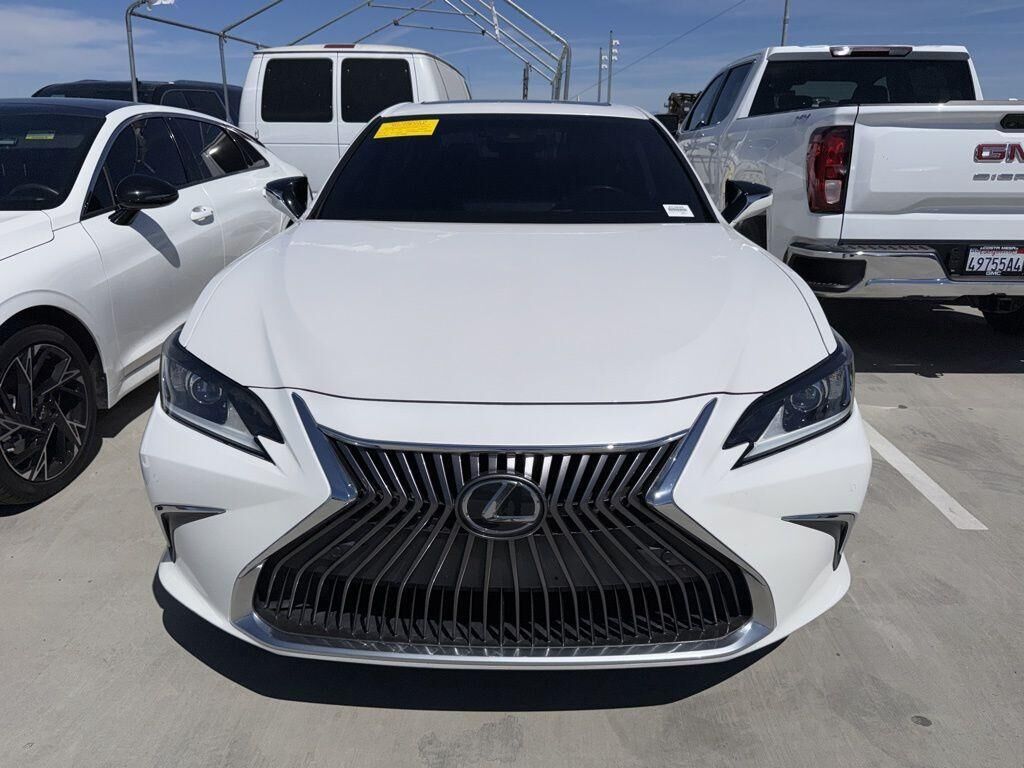 2019 LEXUS ES