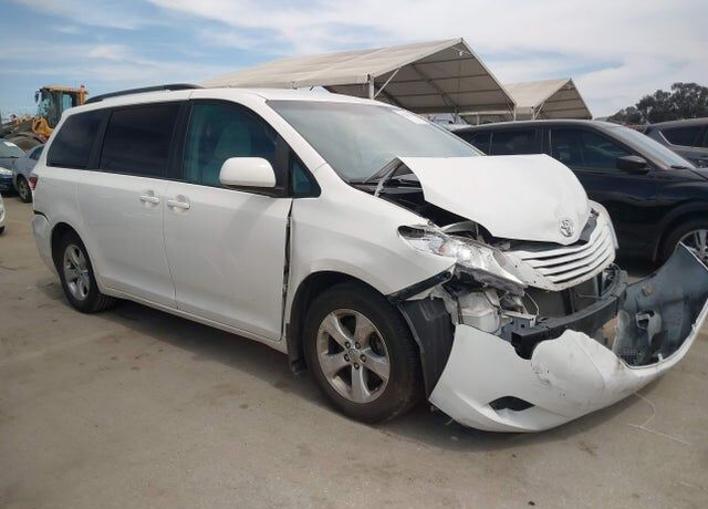 2016 TOYOTA Sienna