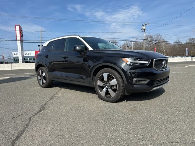 2020 VOLVO XC40