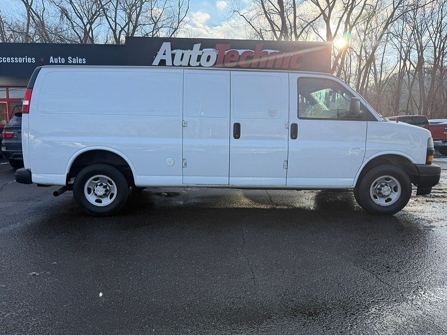 2021 CHEVROLET Express
