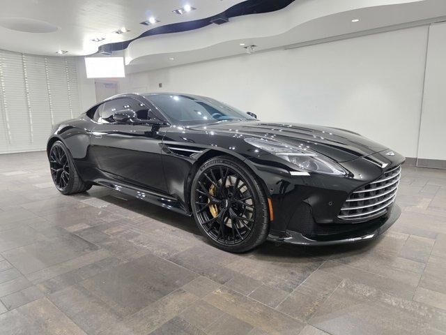 2025 ASTON MARTIN DB12