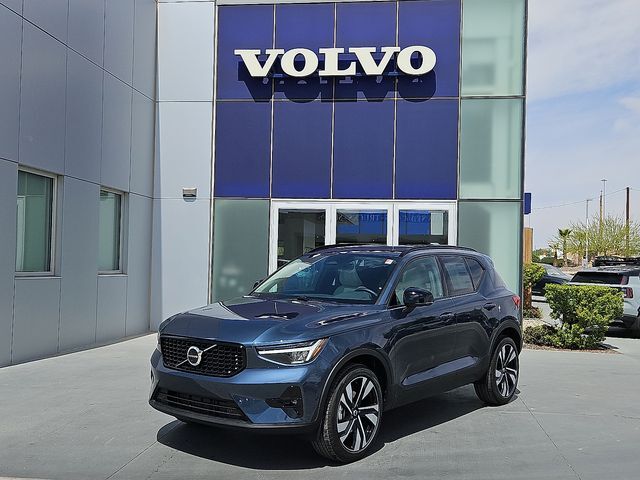 2026 VOLVO XC40