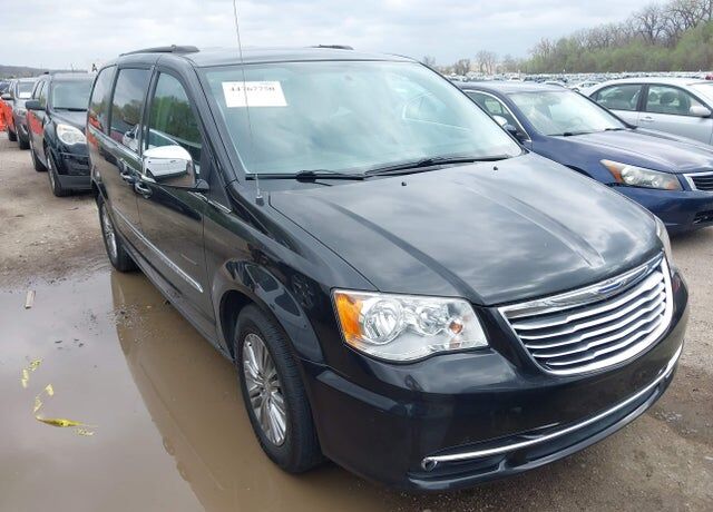 2015 CHRYSLER Town and Country