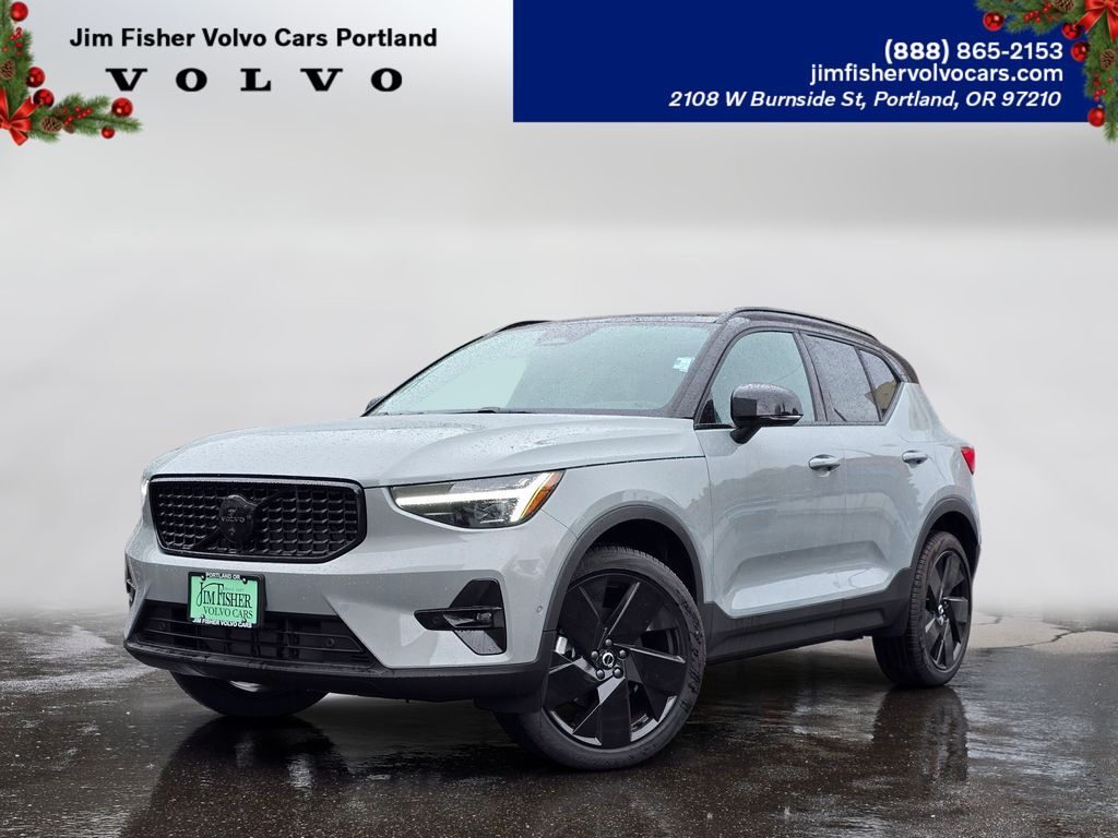 2026 VOLVO XC40