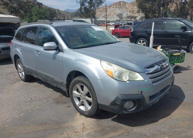 2014 SUBARU Outback