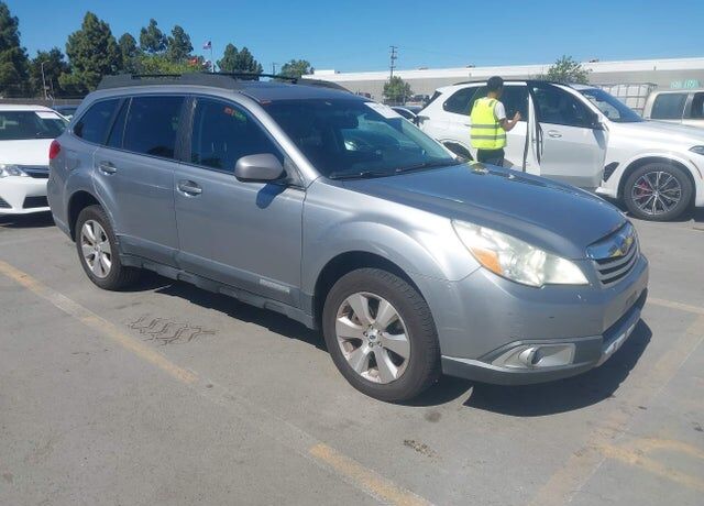 2011 SUBARU Outback