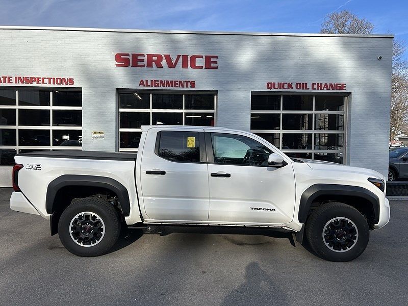 2024 TOYOTA Tacoma