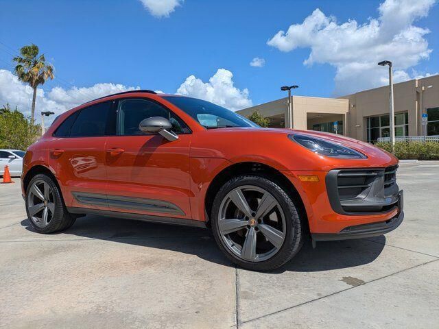 2024 PORSCHE Macan