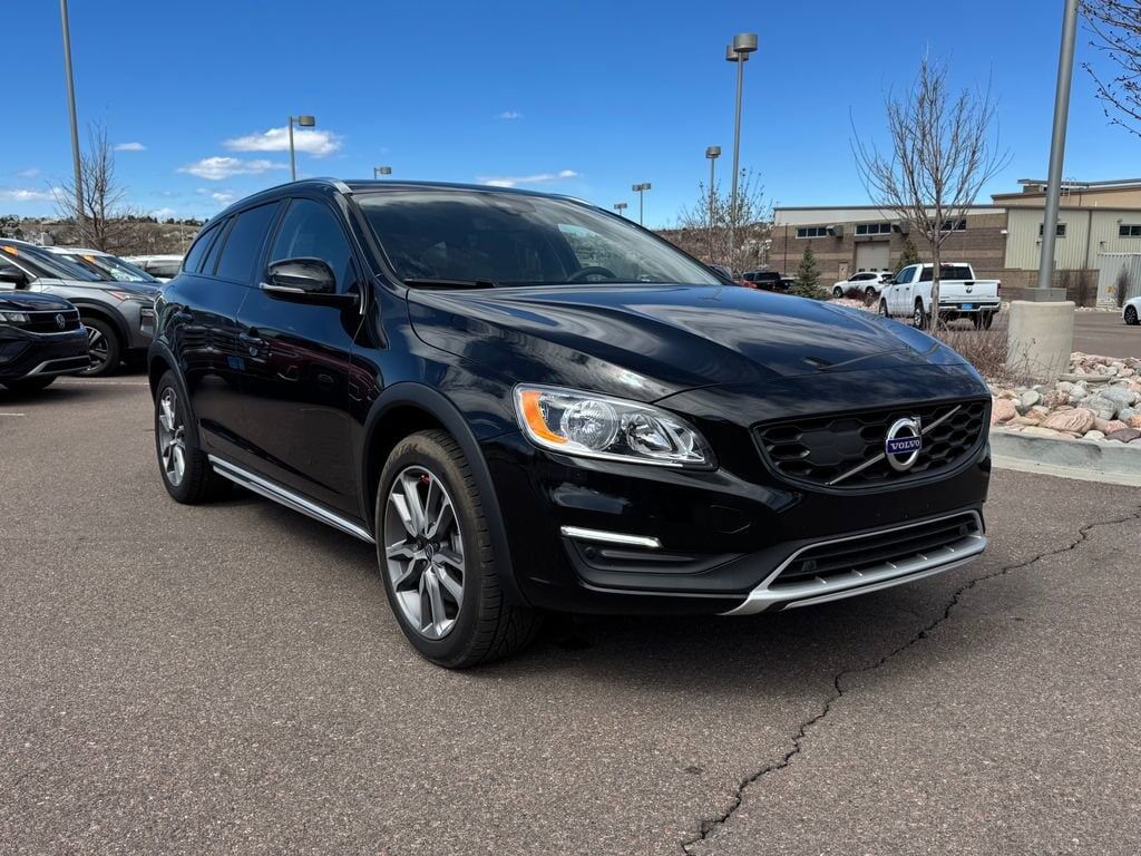 2018 VOLVO V60
