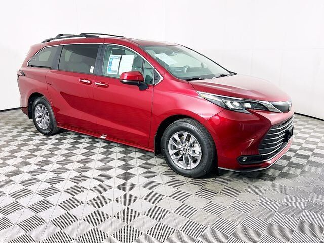 2026 TOYOTA Sienna