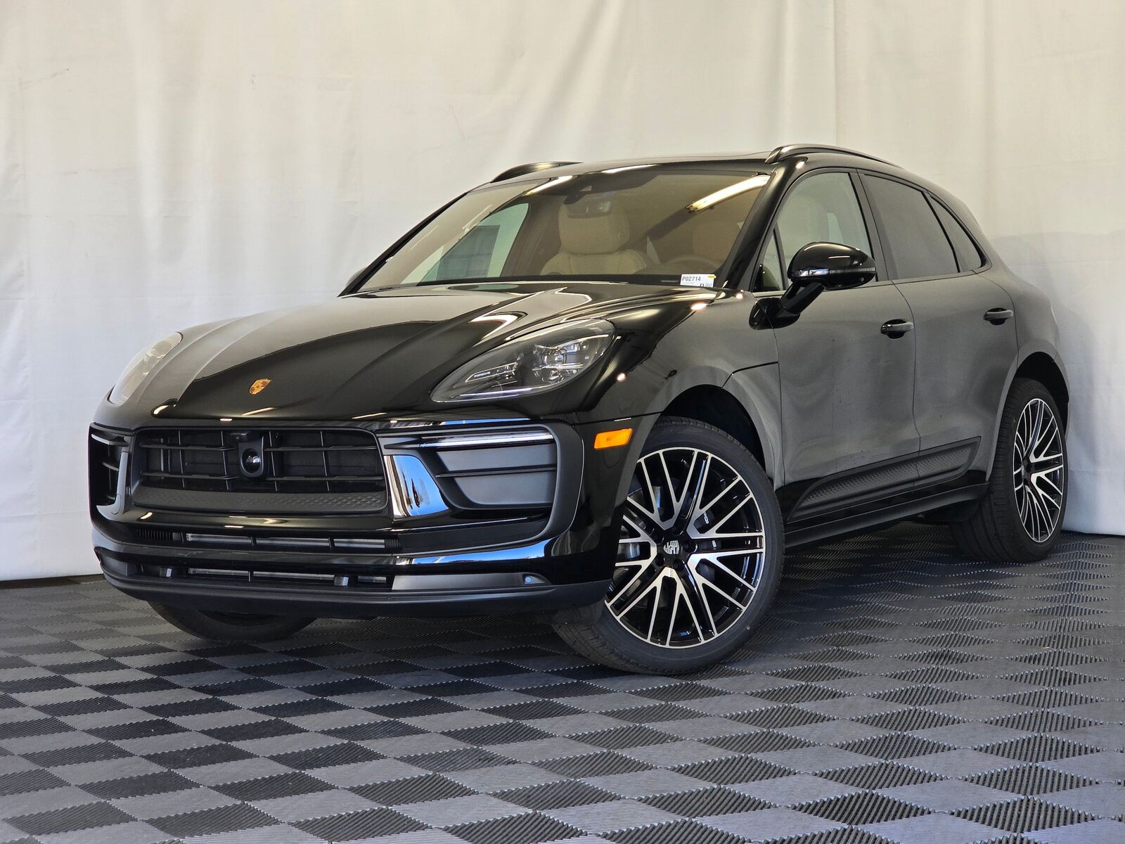 2026 PORSCHE Macan