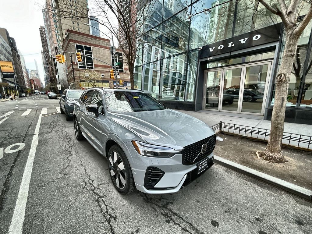 2024 VOLVO XC60